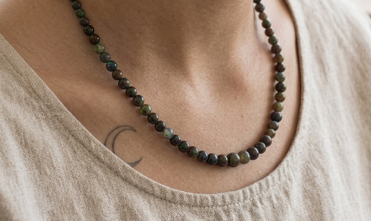 Collar de ópalo negro